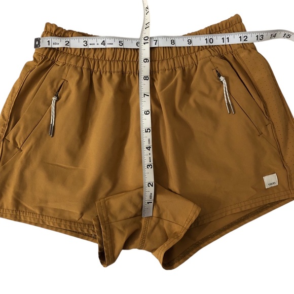 Vuori Dash Shorts in dark golden size Small - Picture 6 of 6